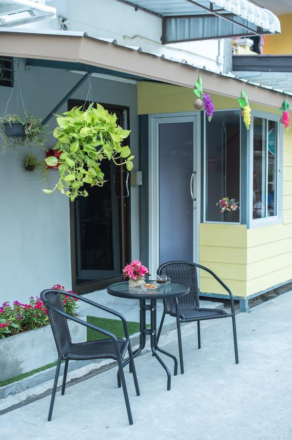 Full Stop. Hostel Patong Exteriör bild